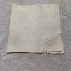 Beautiful bundle of 6 napkin for table nwt